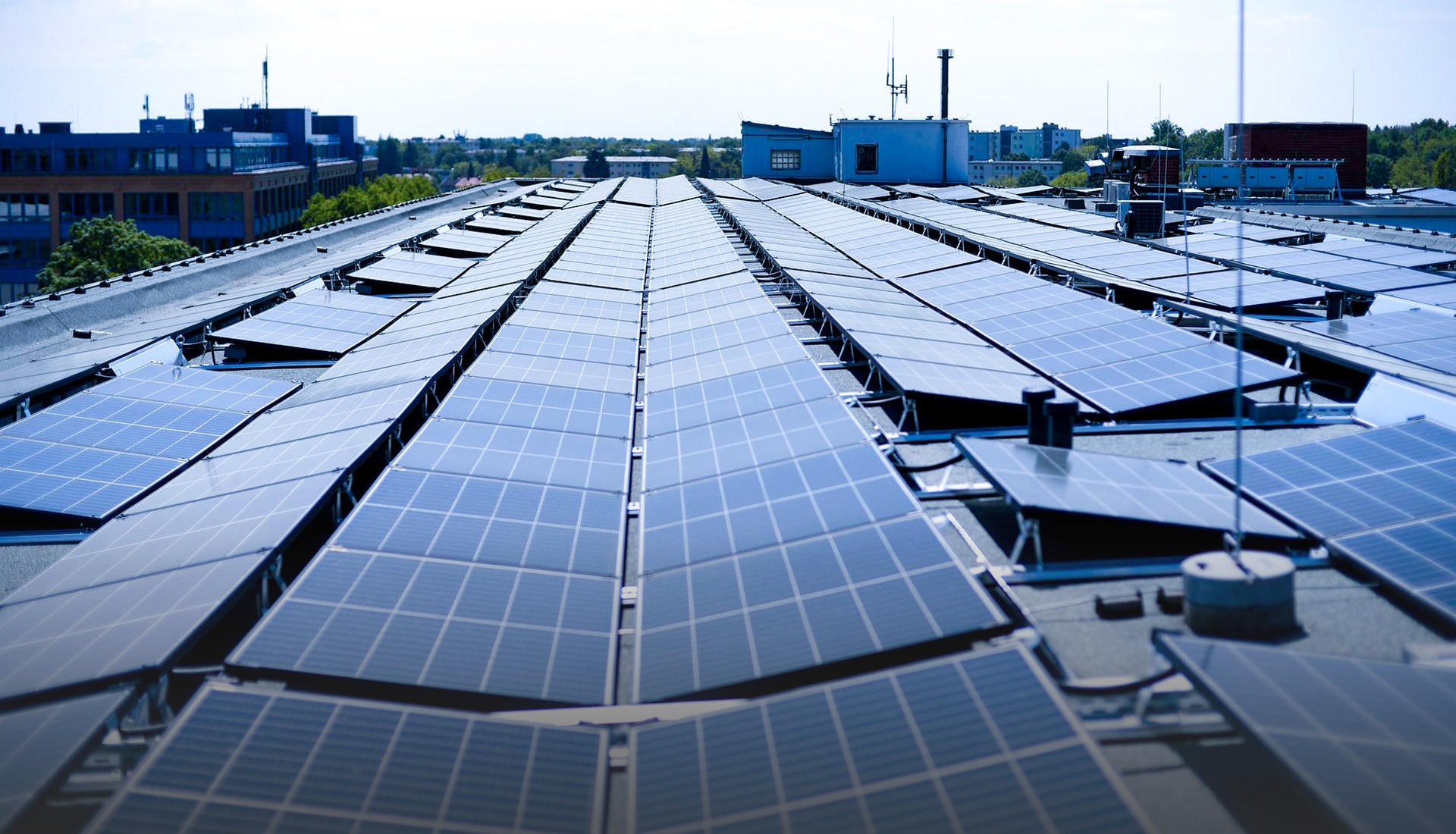 Four benefits of industrial and commercial rooftop solar panels power generation